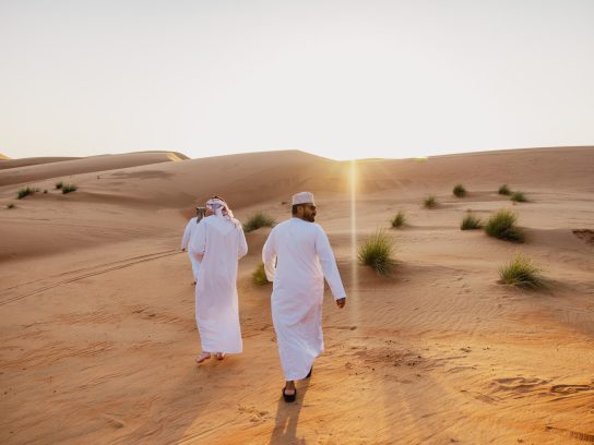 Wahiba Sands woestijn Oman bedoeïenenkamp zonsondergang