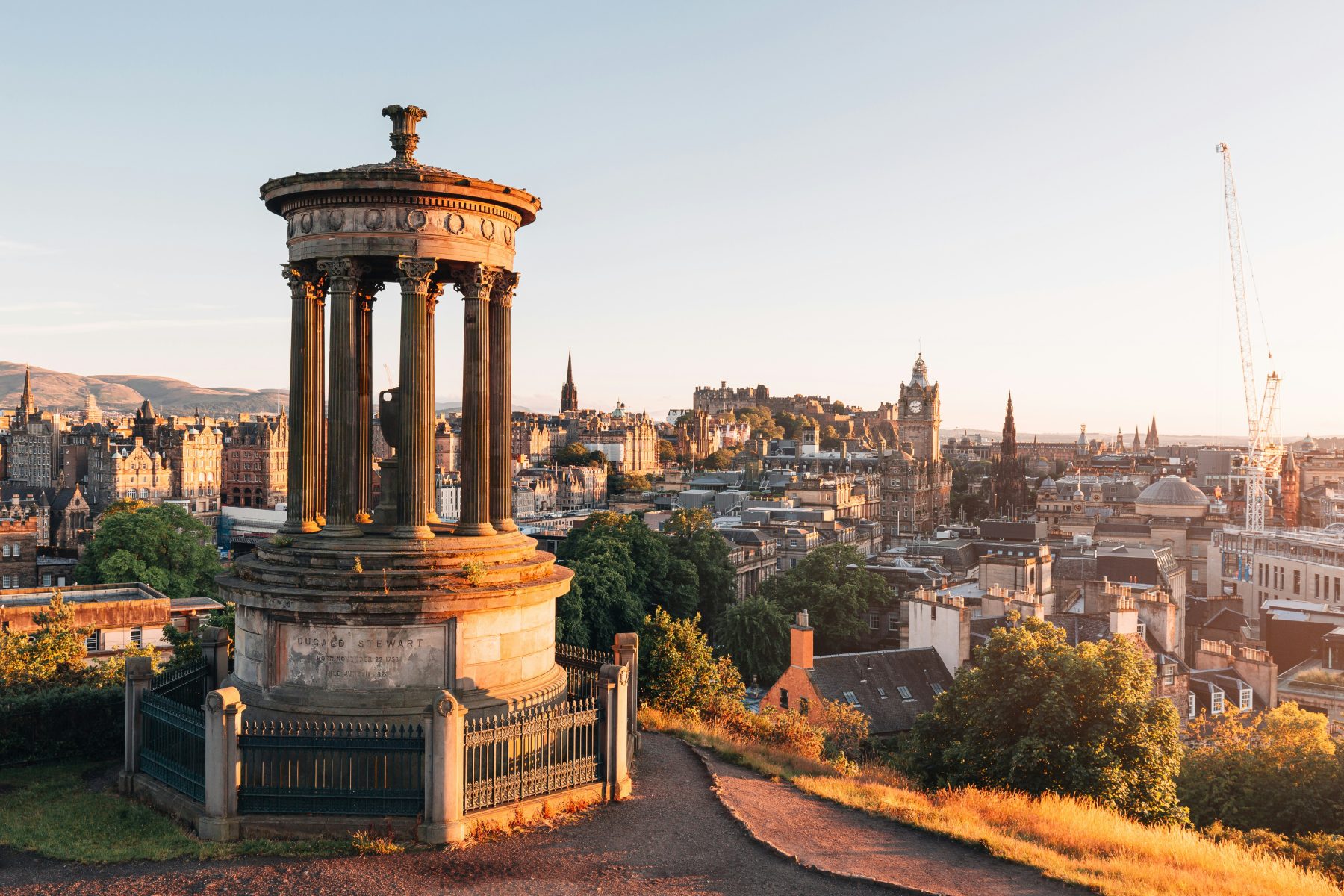 Calton Hill in Edinburgh in Schotland, een land van één van de bucketlist-trips.