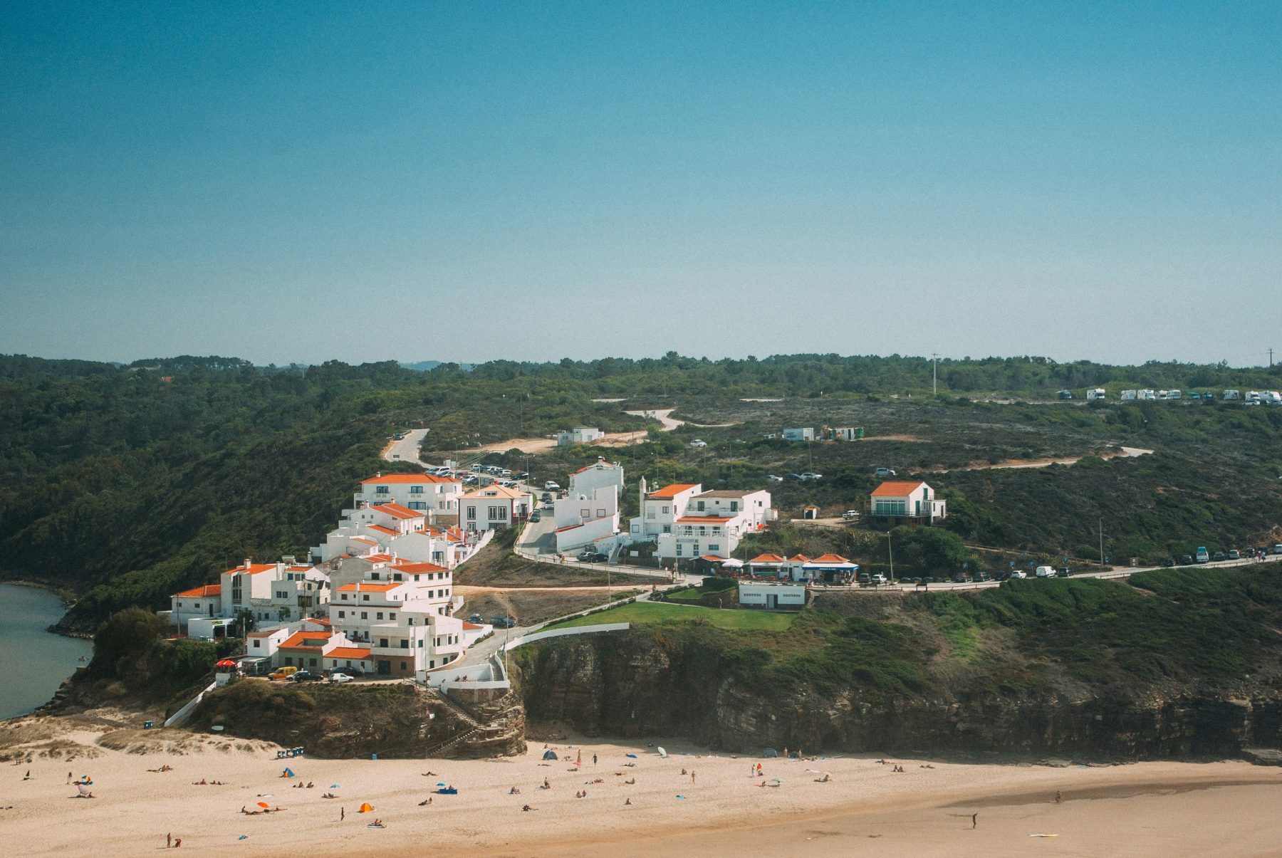 Het kustplaatsje Vila Nova de Milfontes in Portugal.