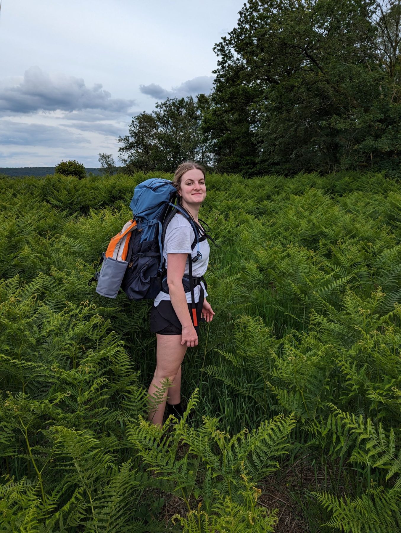 In een veld met een packraft