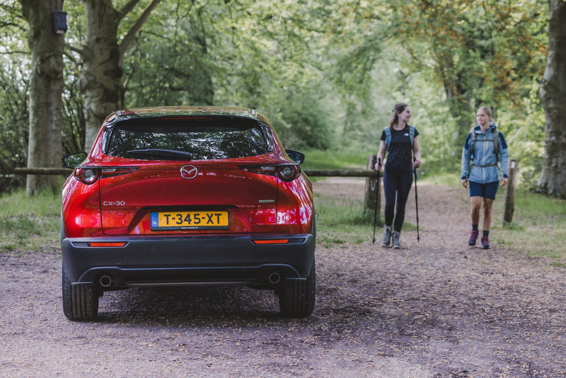 Mazda CX-30 ideaal om je wandelspullen mee te nemen