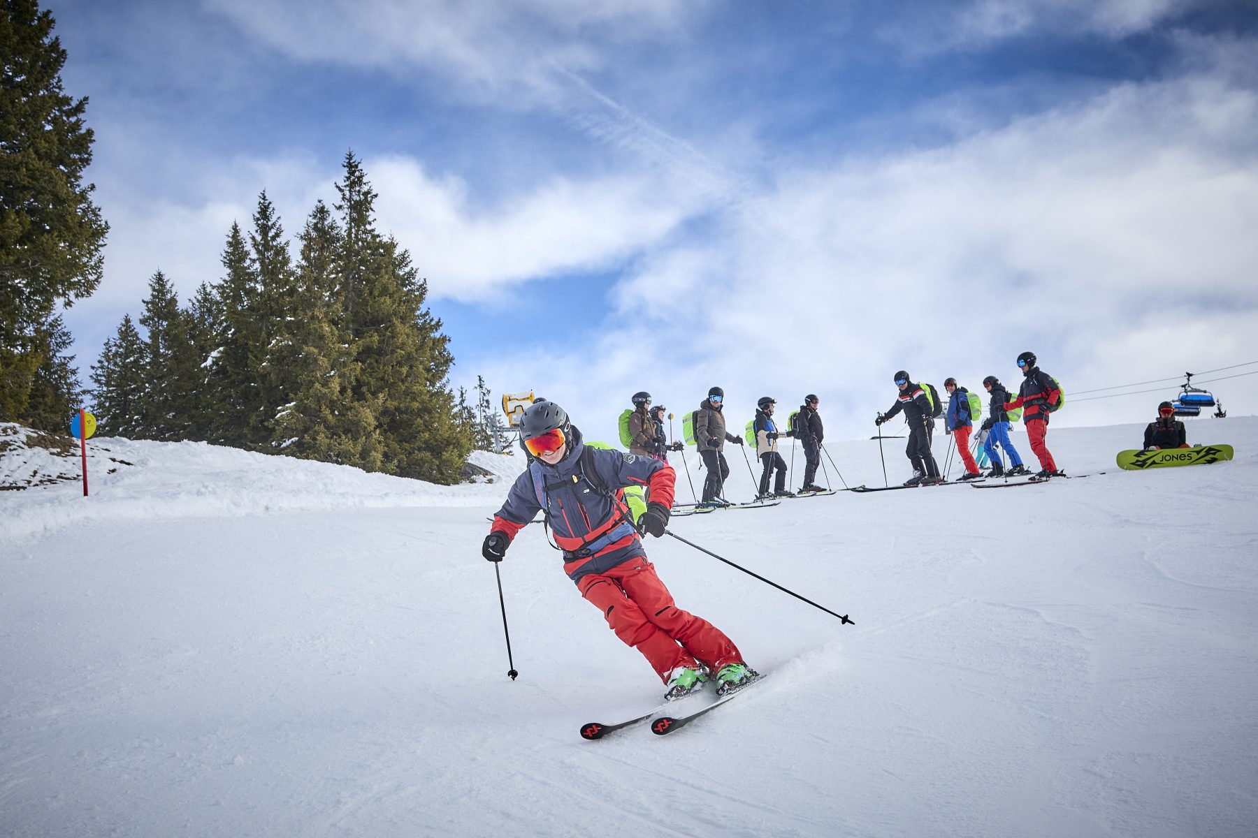 Achter de gids aan tijdens onze skihuttentocht in Oostenrijk