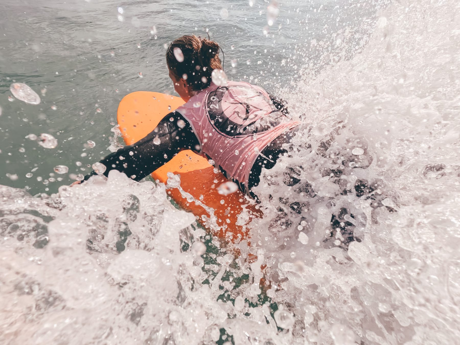 Leren surfen in Bretagne