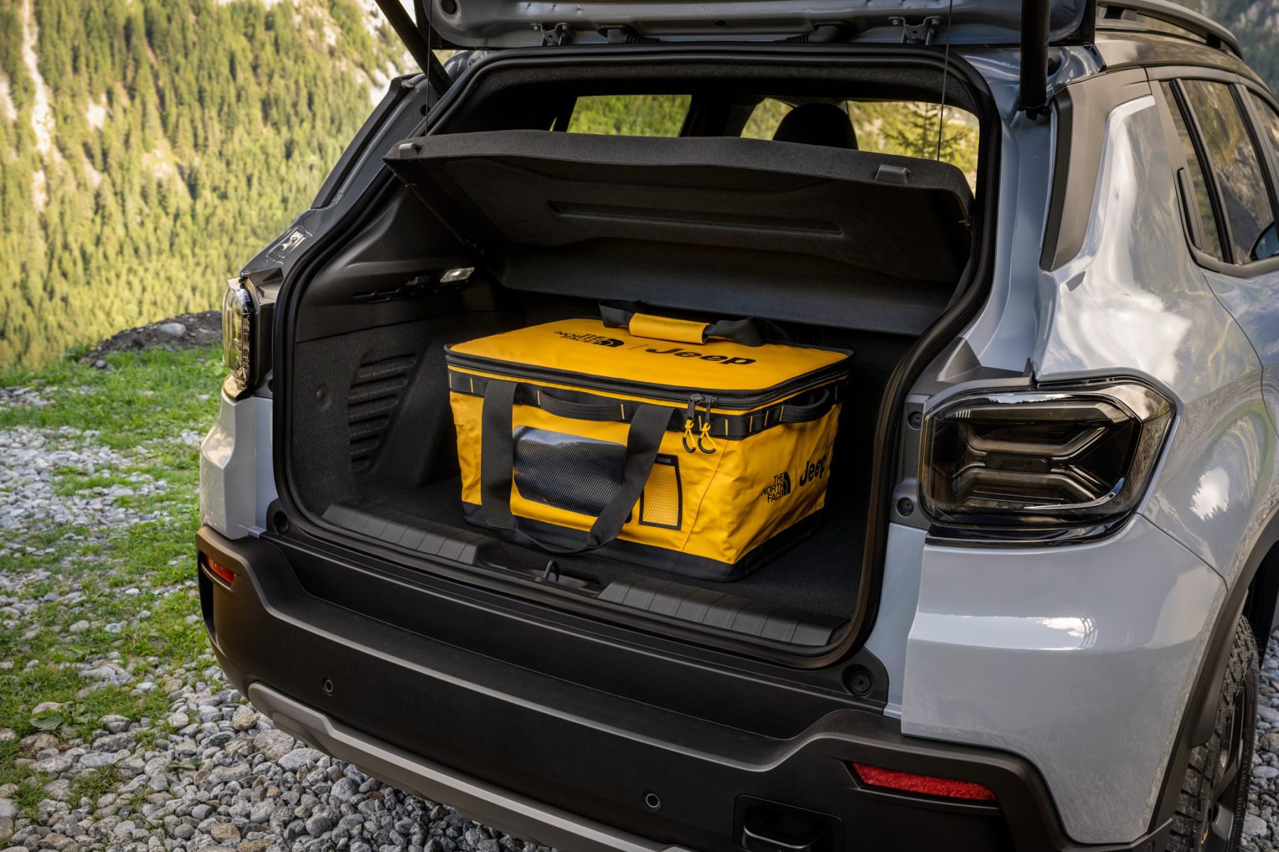 Jeep Avenger 4xe The North Face basecamp box