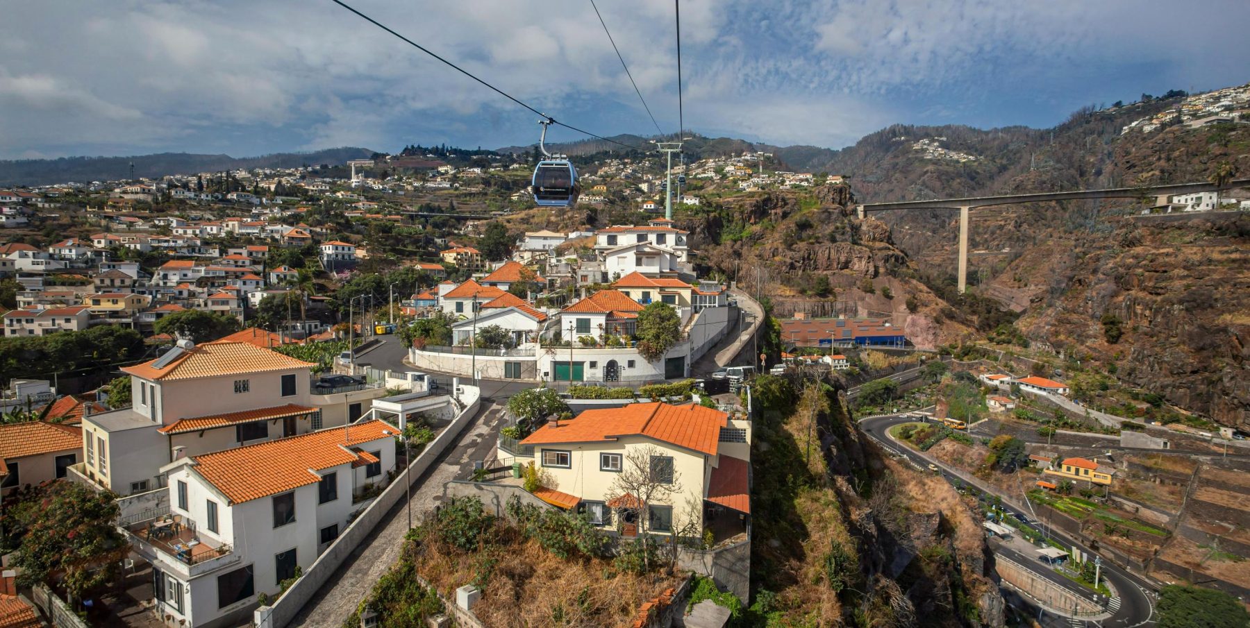 Een uitzicht vanaf de kabelbaan in Funchal op Madeira.