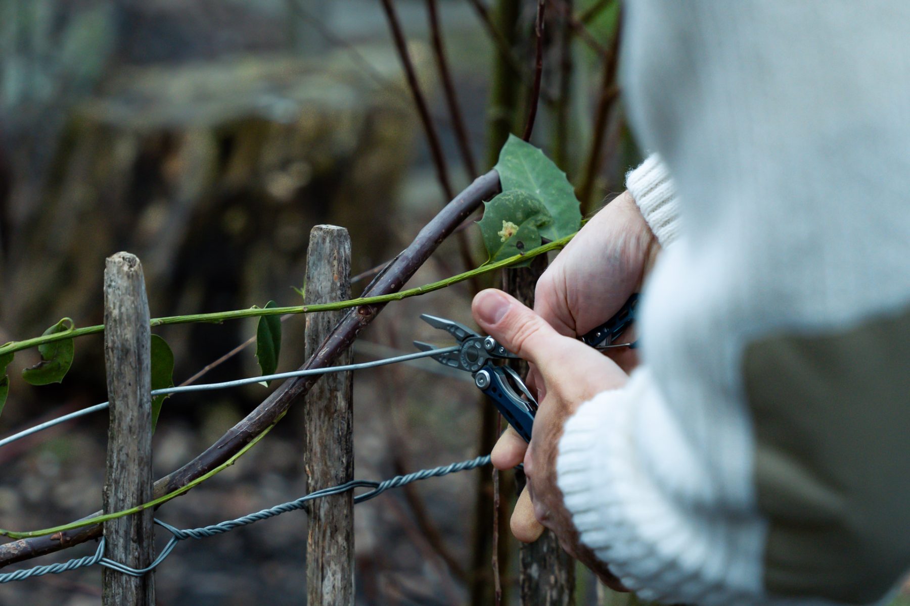 IJzerdraad knippen met de Leatherman Skeletool CX